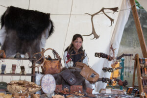 Photographie, stand marchande de cuir